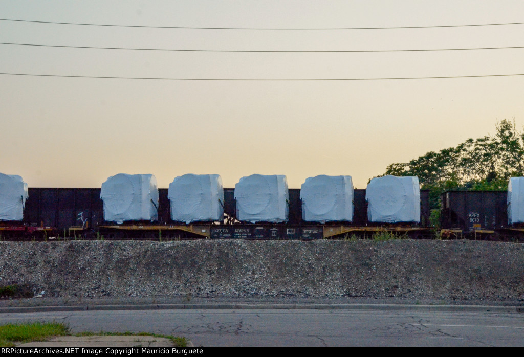 QTTX Flat car with load